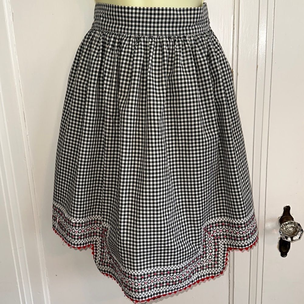 Vtg mid century handmade black & white check apron‎ with red rickrack trim